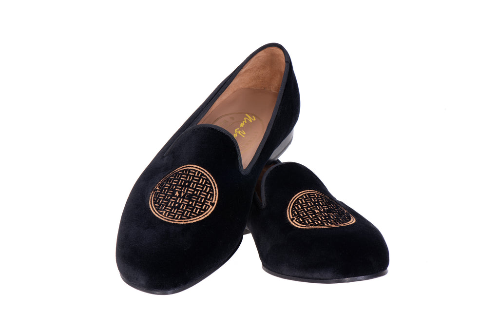 Our metropolis velvet slipper on a white background.