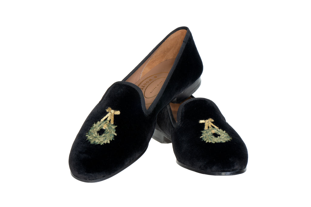 Our wreath noir slipper on a white background.