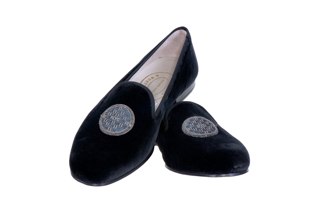 Our metropolis velvet slipper on a white background.