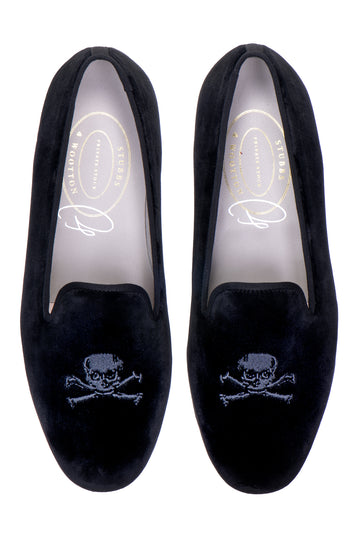 Our bones noir slipper item on a white background.