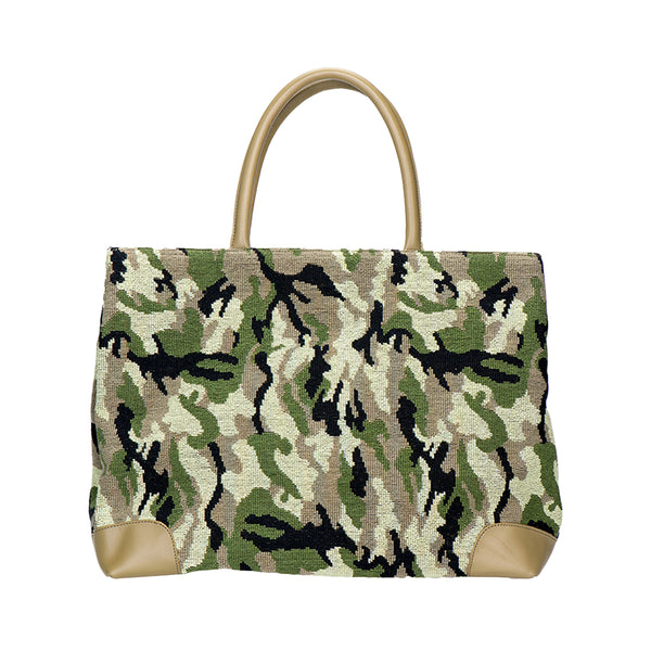 けん NYLON CAMO PATTERN TOTE BAG 2897B Camo Pattern Nylon Tote Bag | Urban Outfitters