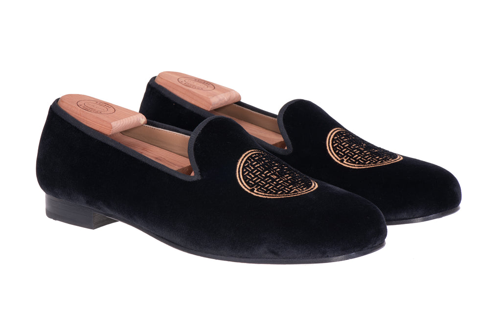 Our metropolis velvet slipper on a white background.